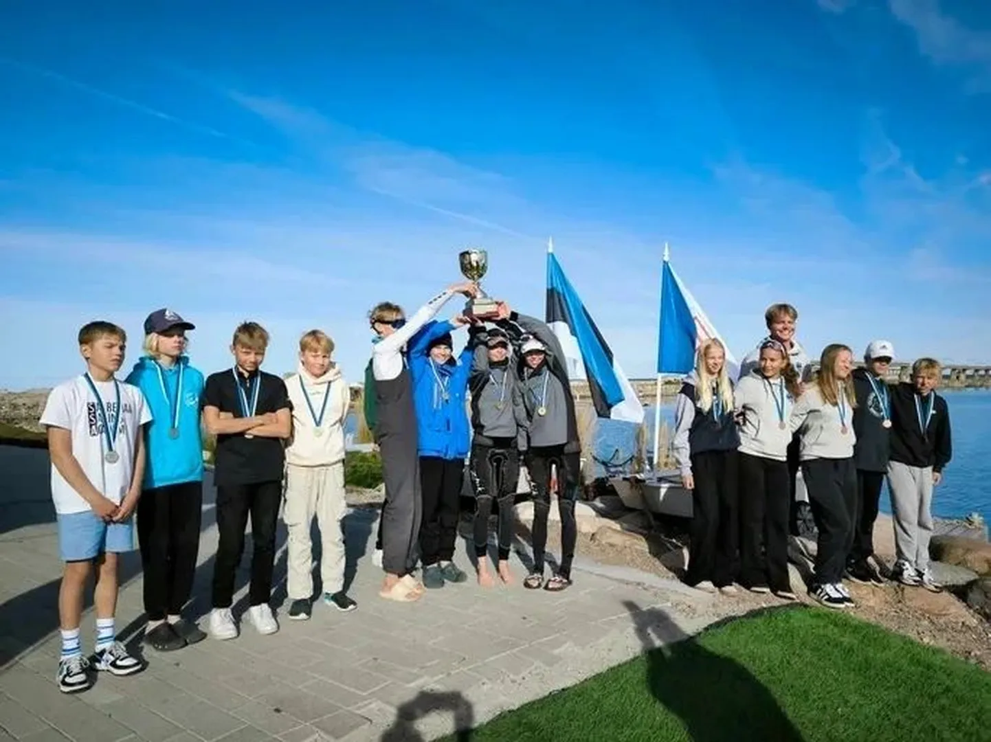 Saaremaa meeskonnas (vasakul) purjetasid Tobias Kalle, Robert Matt, Kimmo Kalle, Kiur Arro.