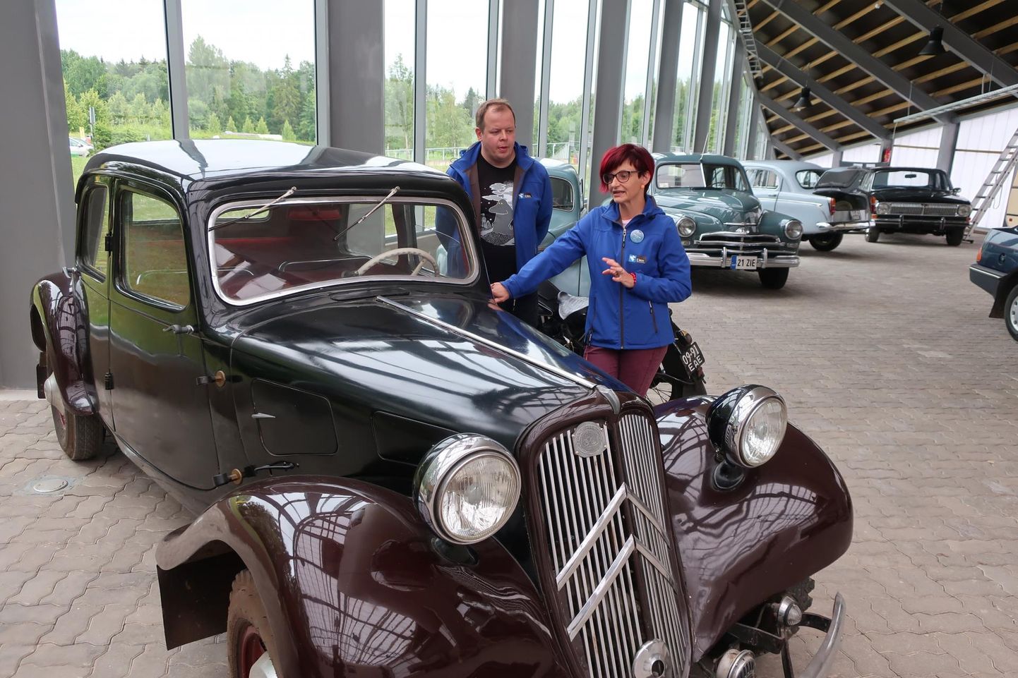 Kadri Valneri ja Paavo Krooni sõnutsi iseloomustab iga auto üht läinud sajandi aastakümmet. 