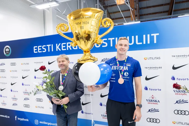 Holger Peel (vasakul) ja Johannes Erm said medali üle rõõmustada ka märtsis, kui mitmevõistleja tuli sise-MMil pronksile.