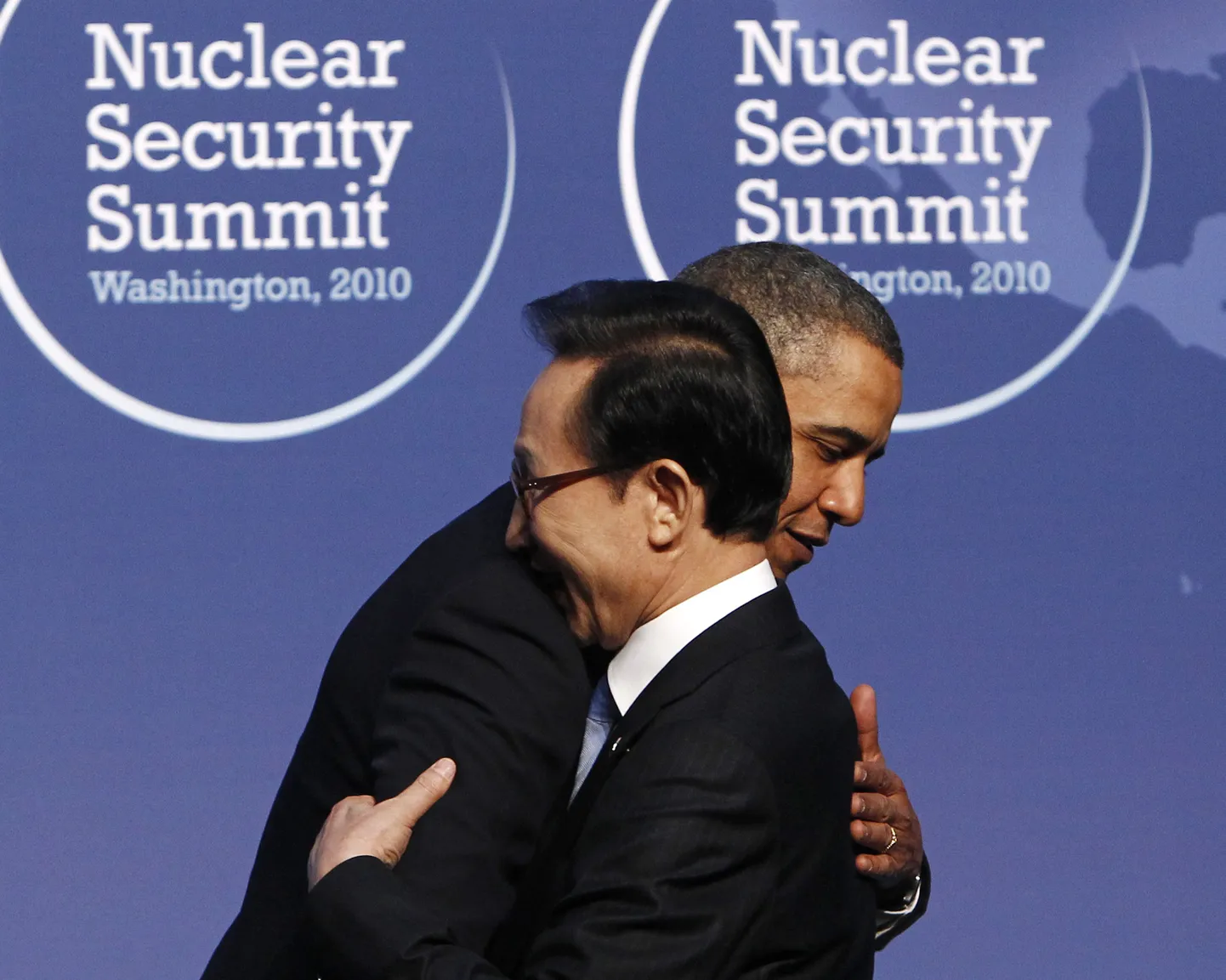 USA president Barack Obama embamas Lõuna-Korea ametivenda Lee Myung-Baki.