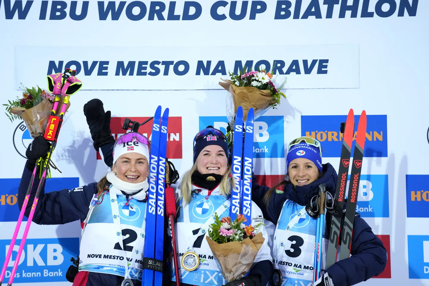 Nove Mesto MK-etapi naiste jälitussõidu poodium.