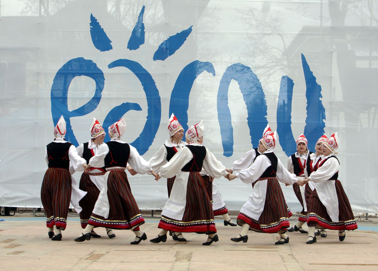 Rahvusvahelise tantsupäeva kontsert Pärnu Vallikäärus.
