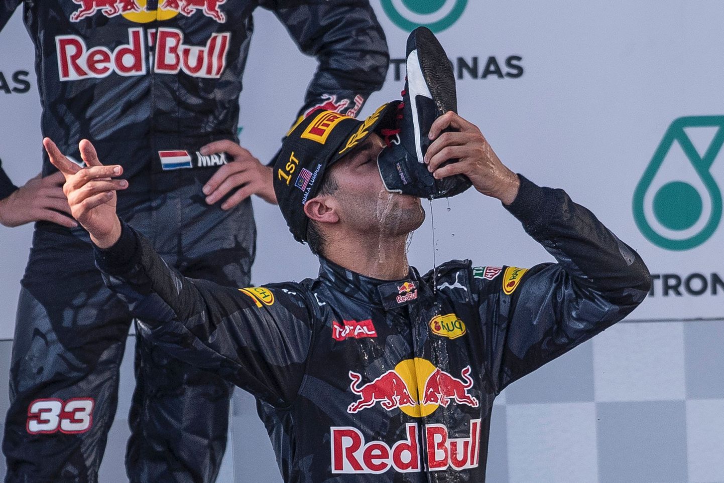 Daniel Ricciardo tähistamas.