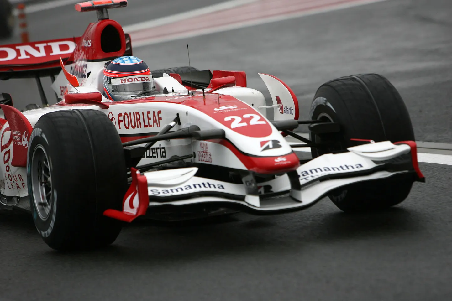Super Aguri meeskond (pildil Takuma Sato) rikkus 2008. aastal perfektse hooaja.