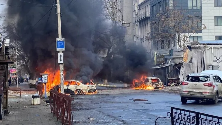 На этой фотографии - последствия одного из обстрелов Херсона 24 декабря