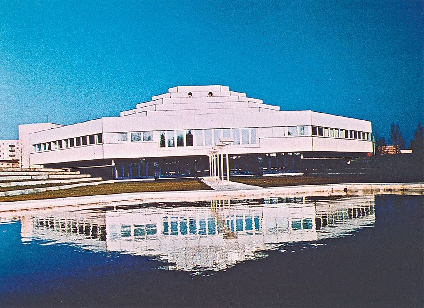 Rapla KEKi keskusehoone. Ehitatud 1977.