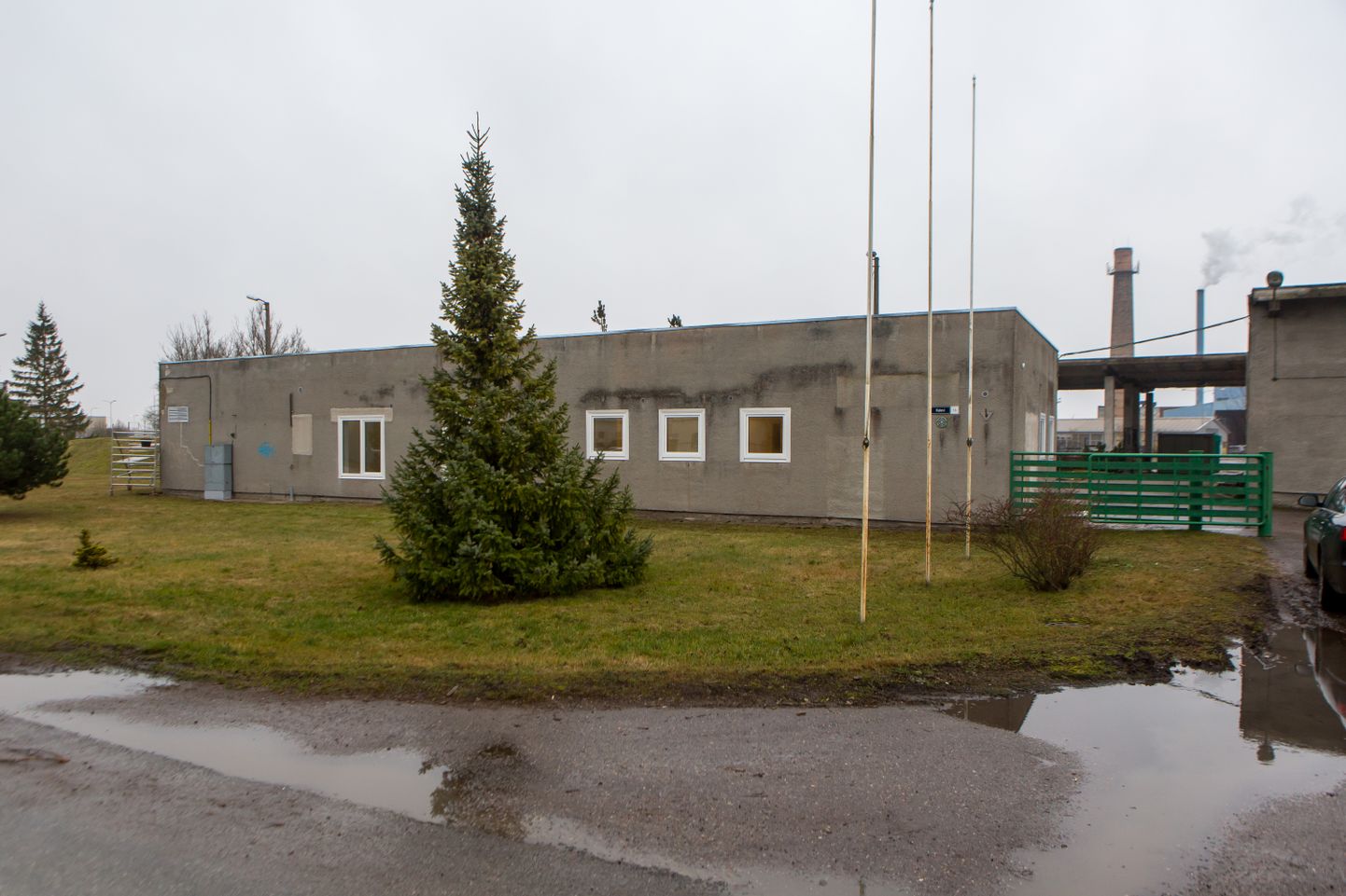 Vallale kuuluv loomade varjupaiga maja Kalevi tänaval, kus MTÜ Saaremaa Lemmikloomade Turvakodu tegutses eelmise aasta lõpuni.