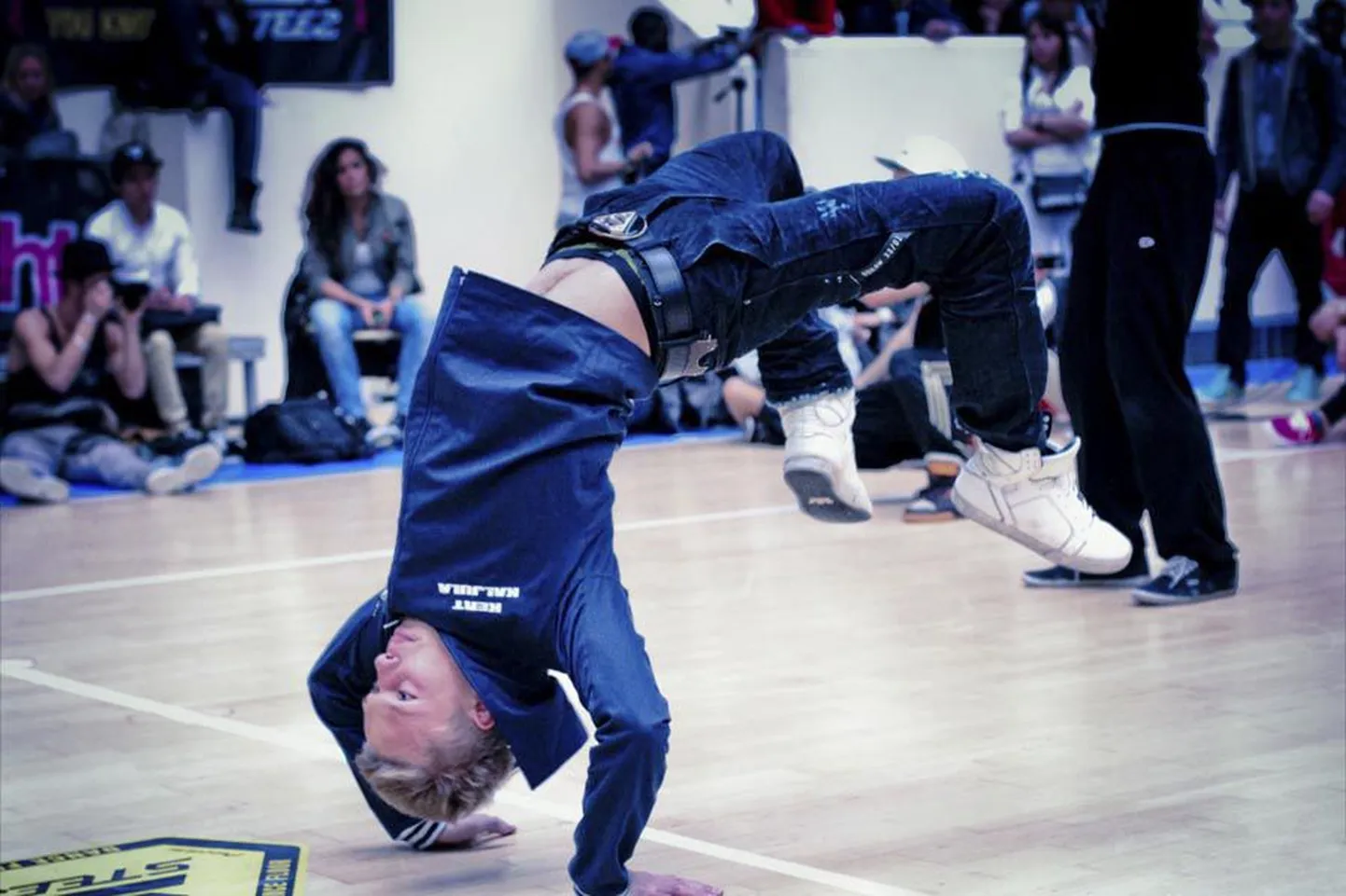 Prantsusmaal electrodance’i maailmameistrivõistlustel «WorldVertifight» oli Eesti tantsijate üks trump Kert Kaljula osavad saltod.