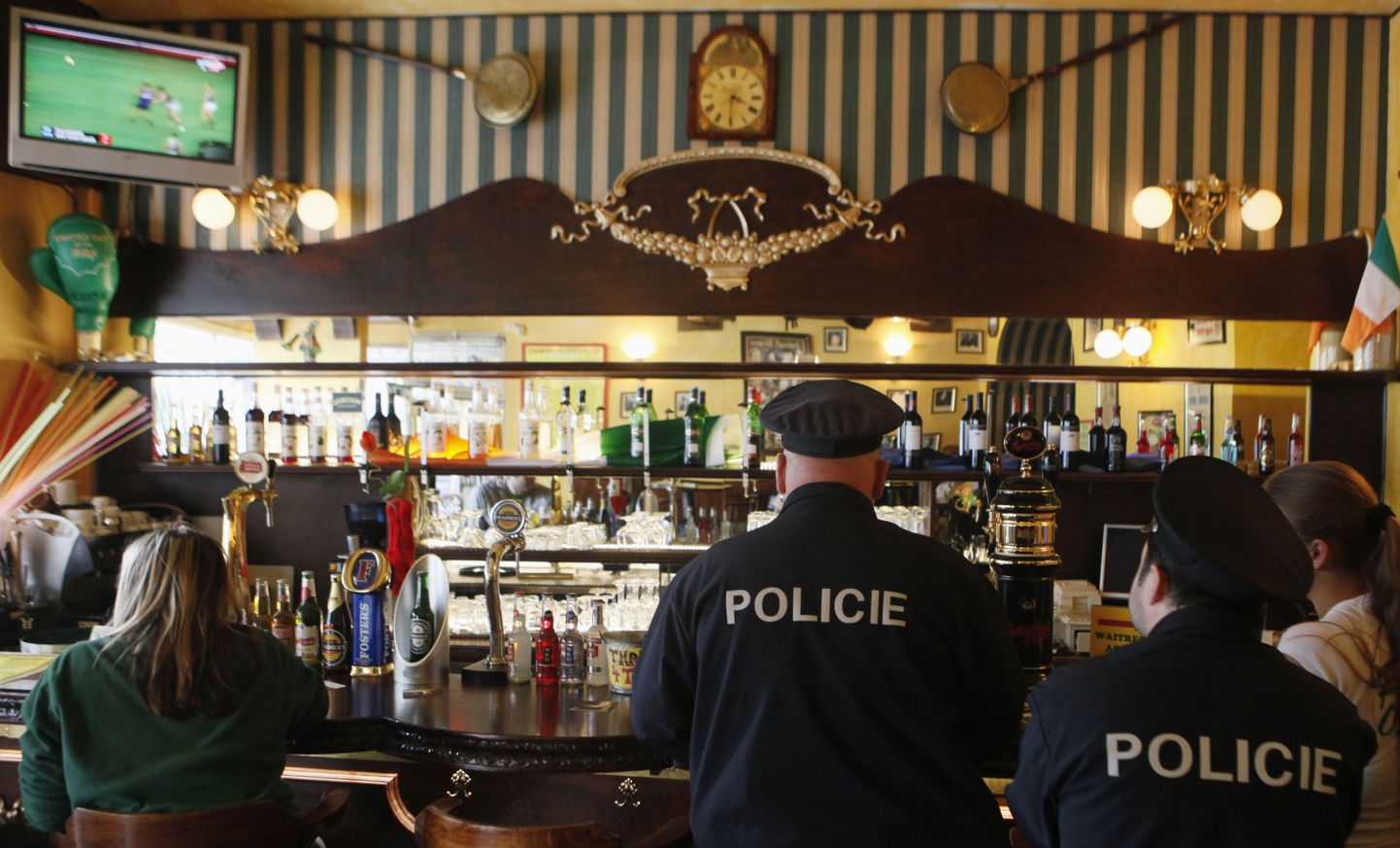 Tšehhi politsei korraldas haarangu tuhandetes baarides.
