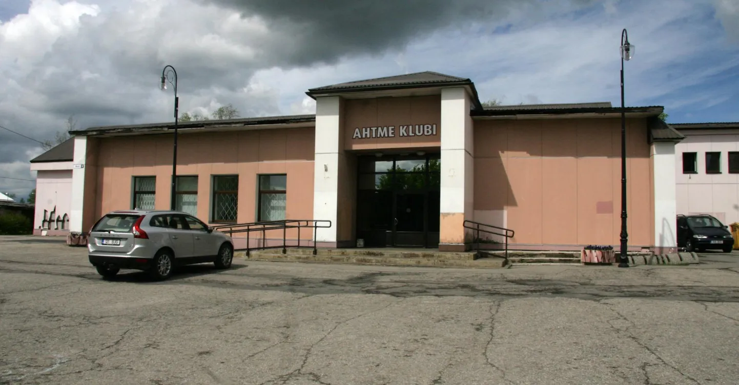 Ahtme klubi: väljast kole, seest õdus.