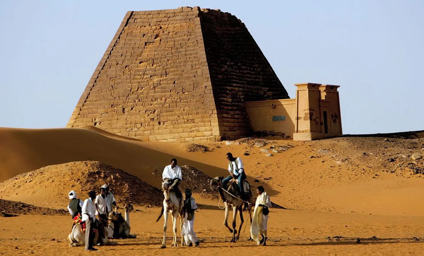 Kushis ehk iidses Nuubia kuningriigi pealinnas Meroes asuv püramiid.