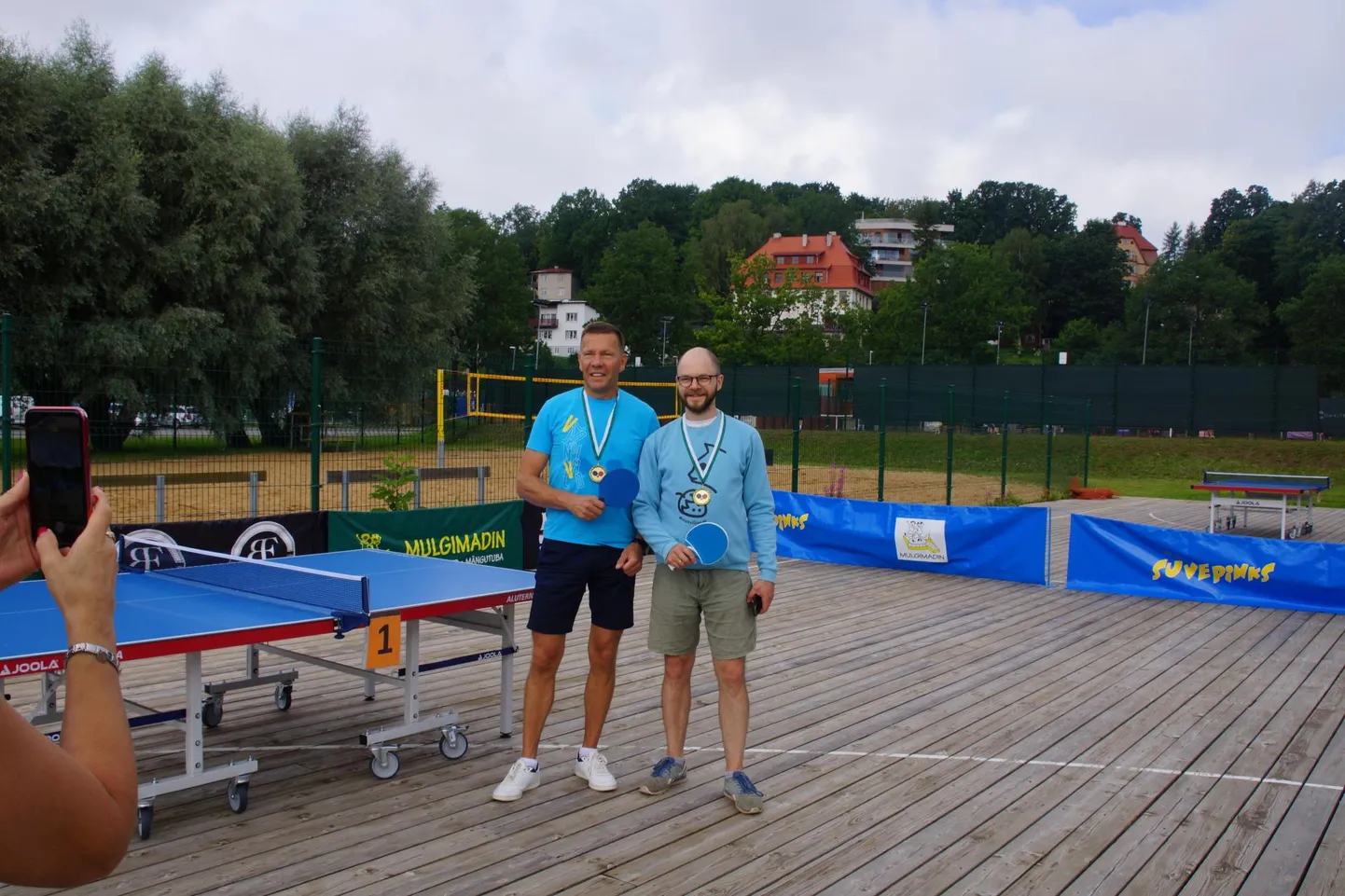 Suvepinksi võistlusel osalesid ka Viljandi abivallavanem Alvar Pähkel (vasakul) ja Viljandi linnapea Johan-Kristjan Konovalov. Linnapeal tuli seekord abivallavanema paremust tunnistada.