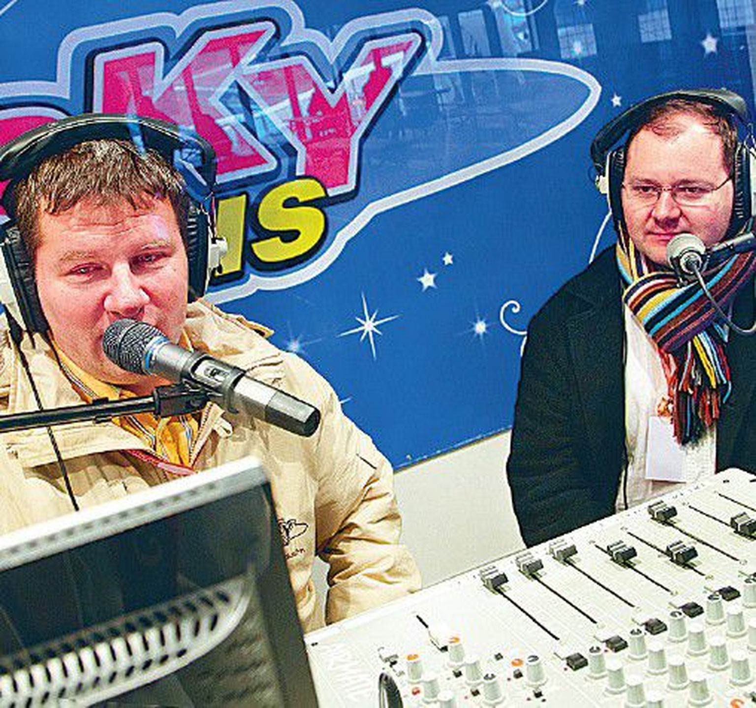 Sky Plusi eetrihääled Alari Kivisaar (vasakul) ja Rain Kelk on teleajakirja Nädal lugejate hinnangul igal aastal ka Eesti ühed populaarsemad raadiomehed.