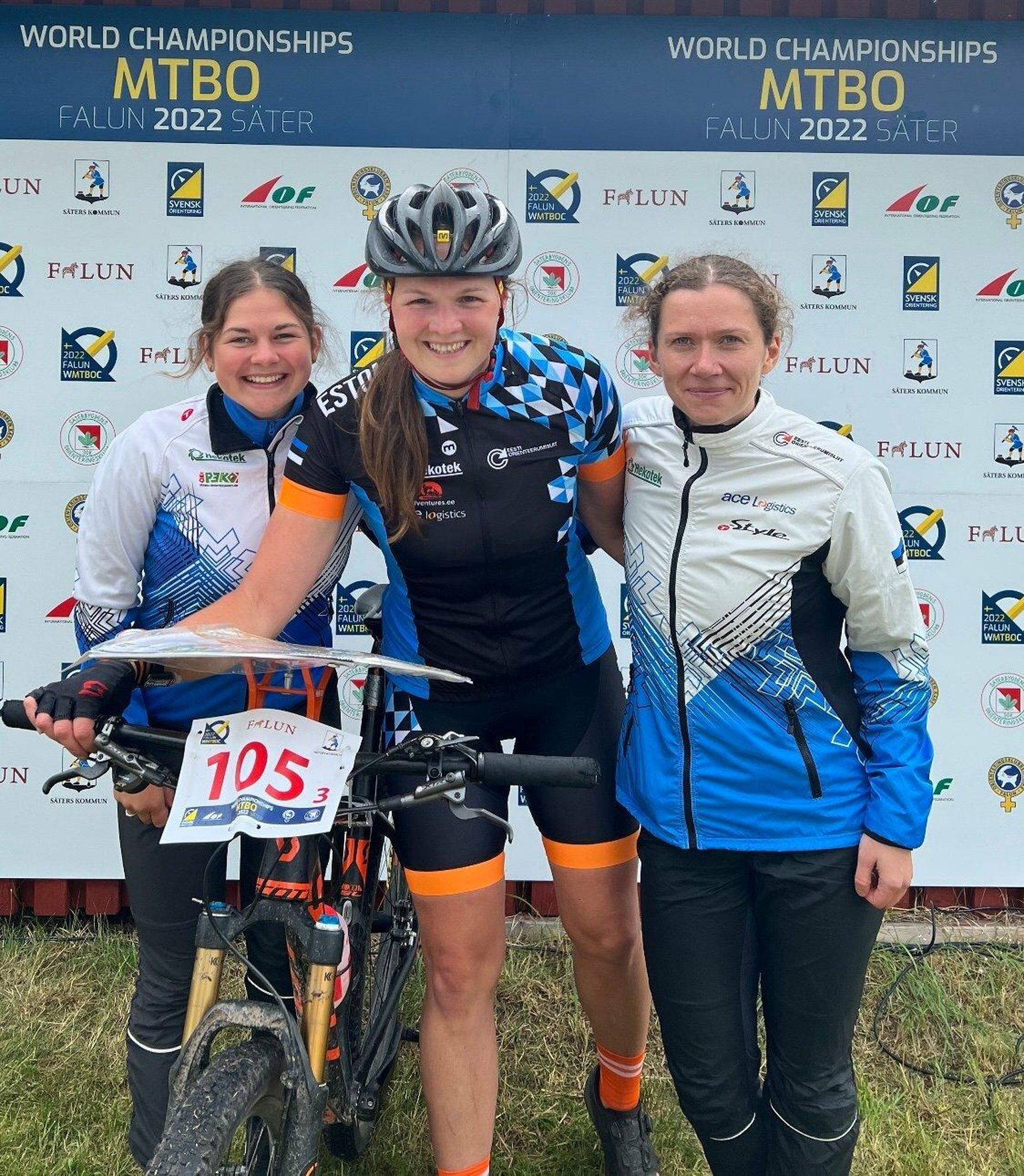 Eesti edukas rattaorienteerumise naiskond MMil Falunis: Mari Linnus (vasakult), Piibe Tammemäe ja Eleri Hirv