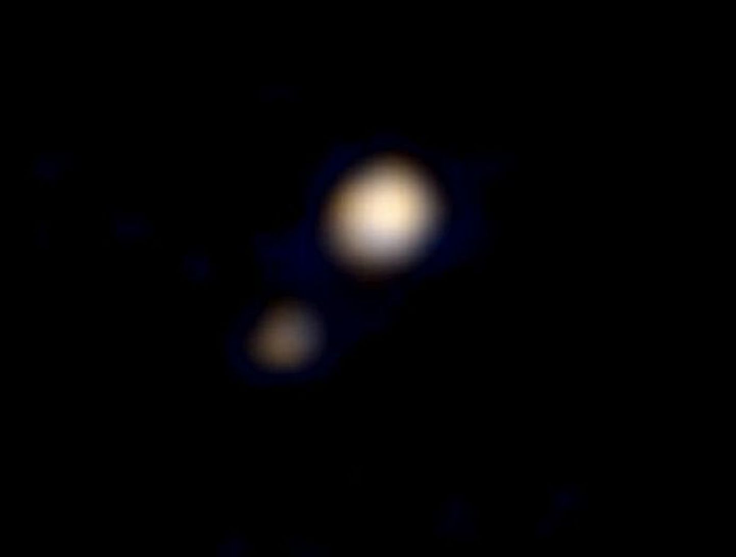 New Horizons foto Plutost ja ta kuust Ceresest