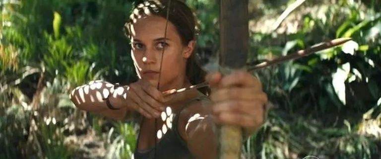 Kaader filmist «Lara Croft», pildil Alicia Vikander