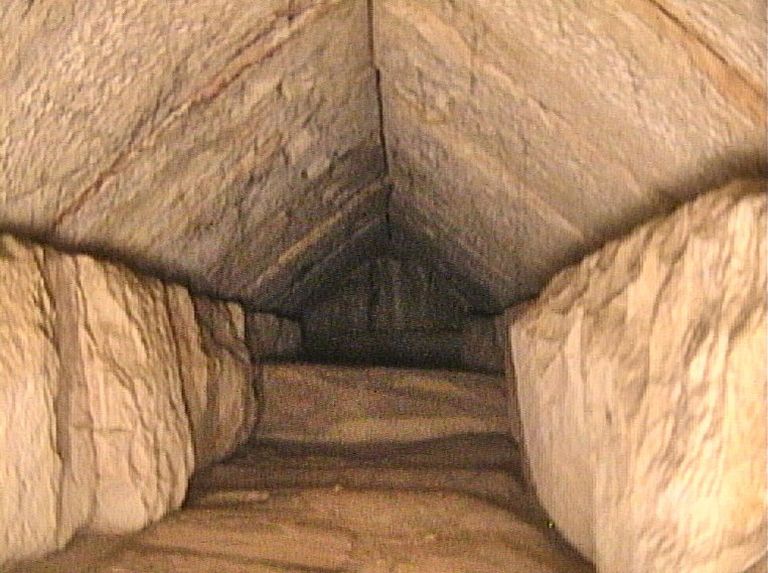 Gīzas Lielajā piramīdā atklāts slepens koridors