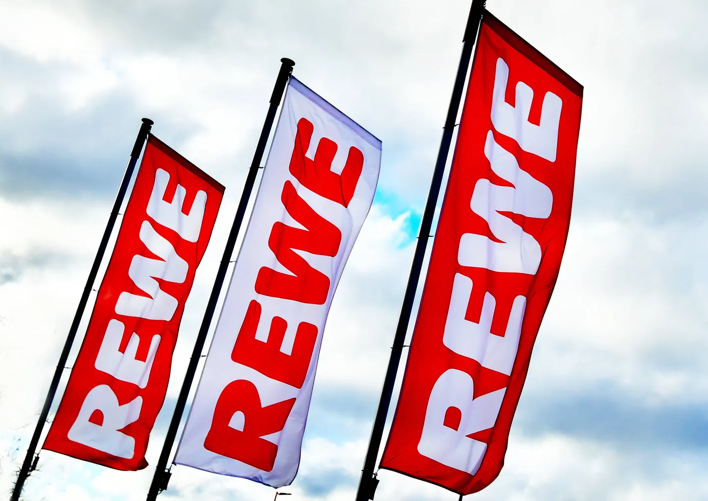 Umbes 3300 kauplusega on REWE Saksamaal Edeka järel suuruselt teine ​​toidukaupade jaemüüja.
