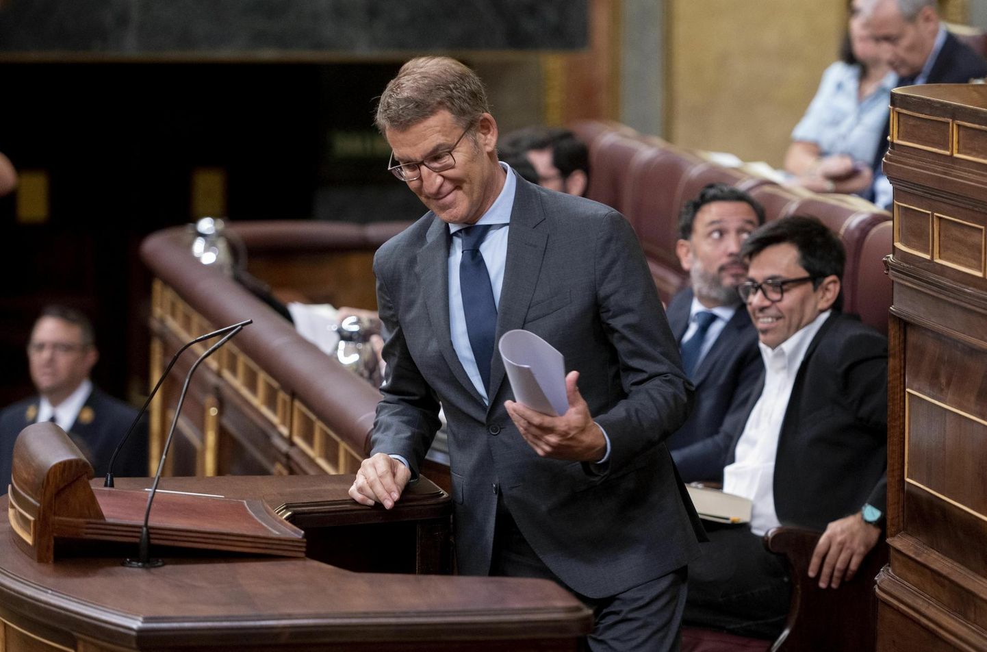 Alberto Núñez Feijóo küsis juba kolmapäeval, 27. septembril parlamendi ees valitsuse moodustamiseks toetust.