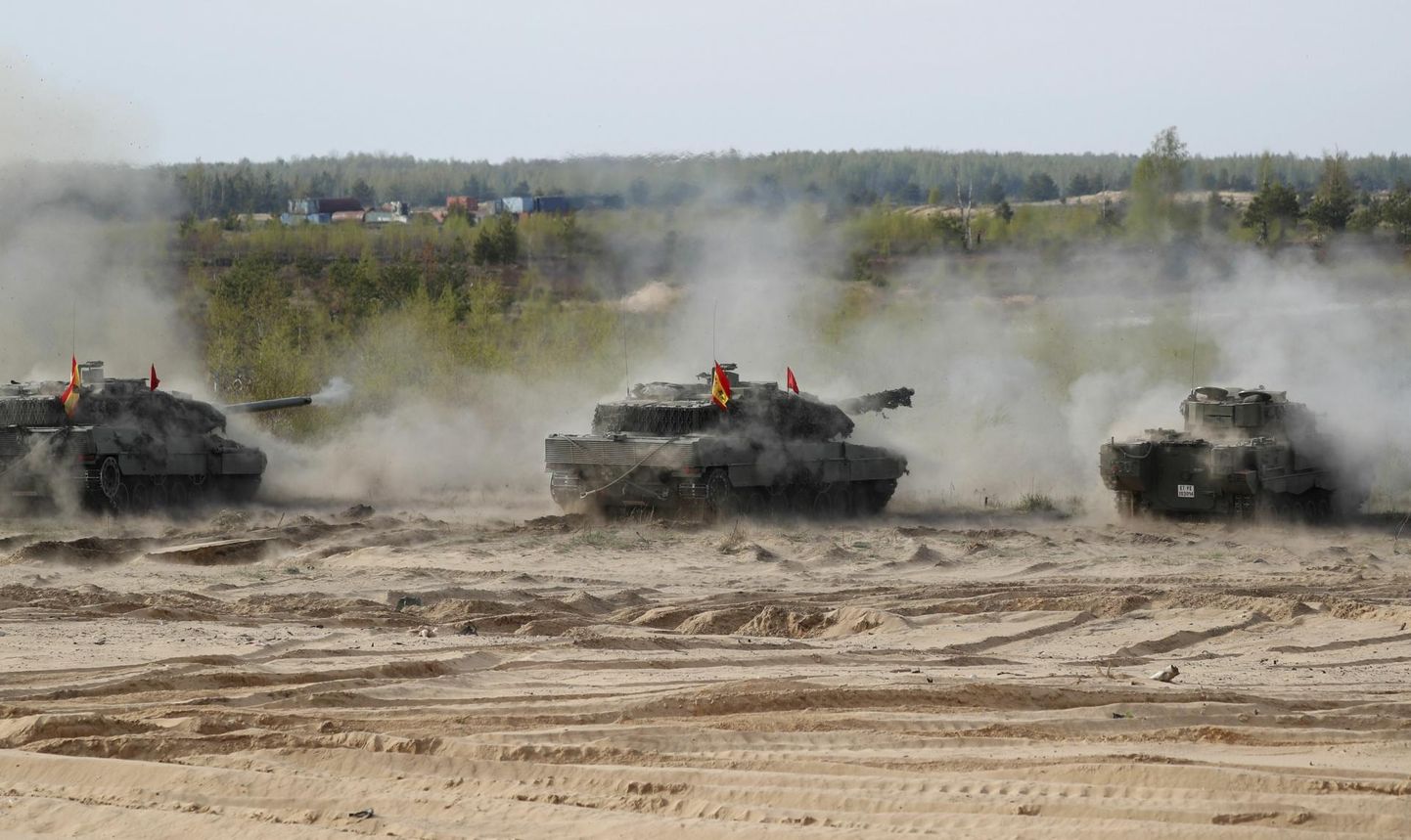 Hispaania sõjaväelased Leopardi tankidel tänavu mais õppusel Lätis Ādažis. Kui seda tüüpi sõjamasinaid otsustatakse lõpuks anda ka Ukrainale, võib väljaõpe toimuda just Lätis. 