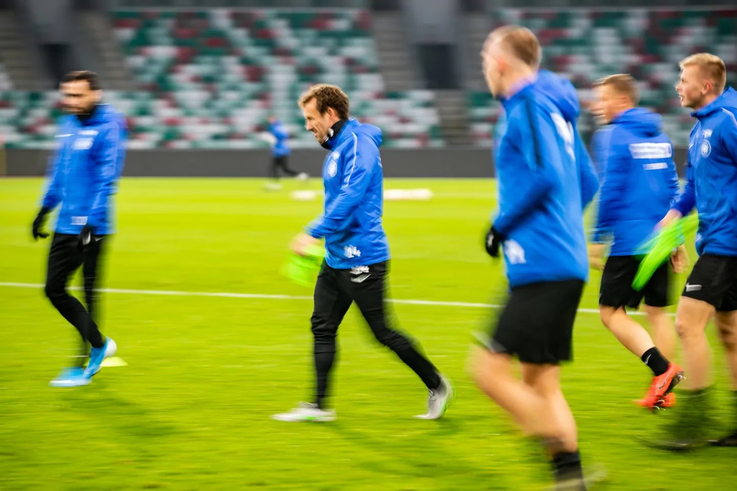 Eesti koondis eilsel treeningul Minski Dinamo staadionil.