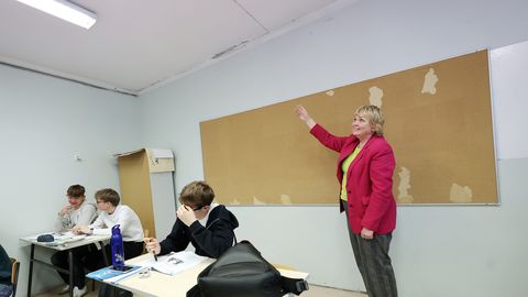 Koolid on päeva algusega paindlikult ümber käinud, kuid muutjad alles ootavad murekohti