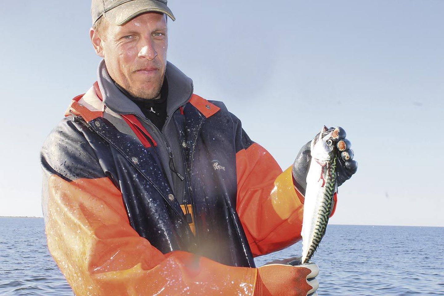 Peerni kalur Janek Mändla püütud makrelliga.