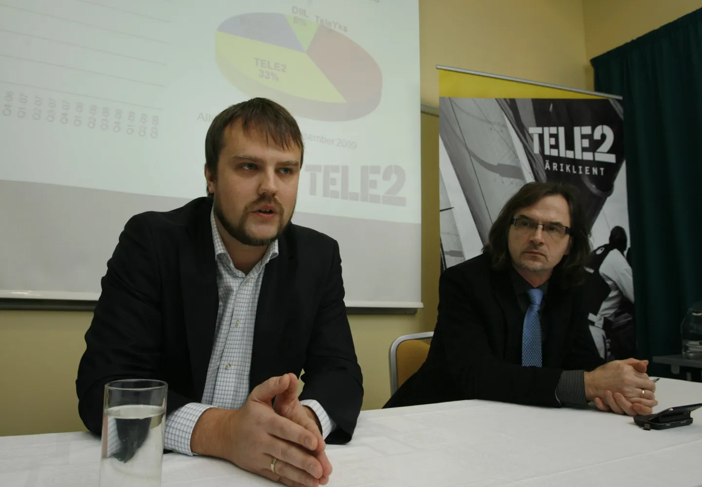 Tele2 juhatuse esimees Toomas Tiivel (vasakul) ja äriklientuuri direktor Andres Jõesaar.