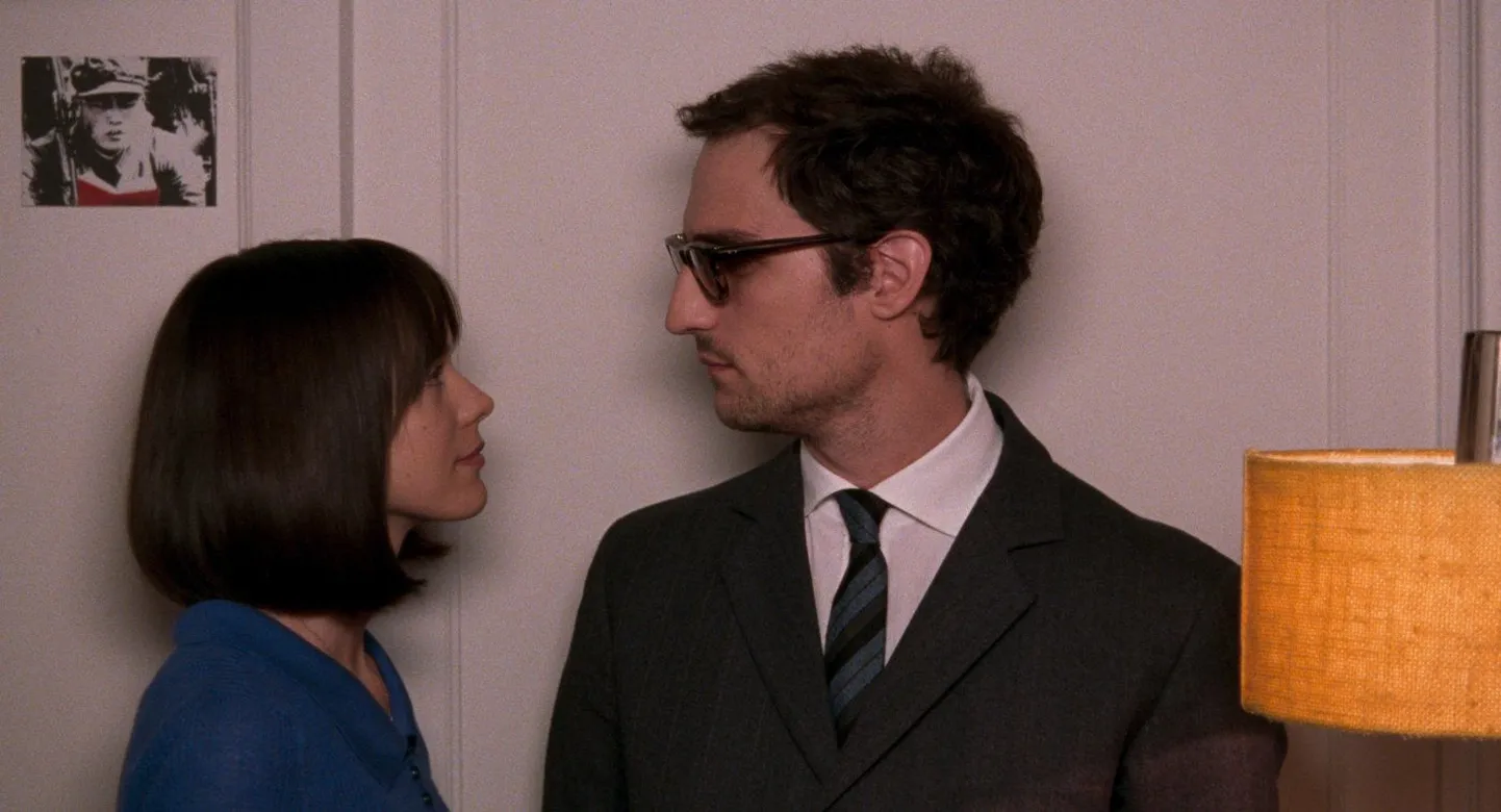 Aukartust äratav- Jean-Luc Godard (Louis Garrel) ja Anne Wiazemsky (Stacy Martin)