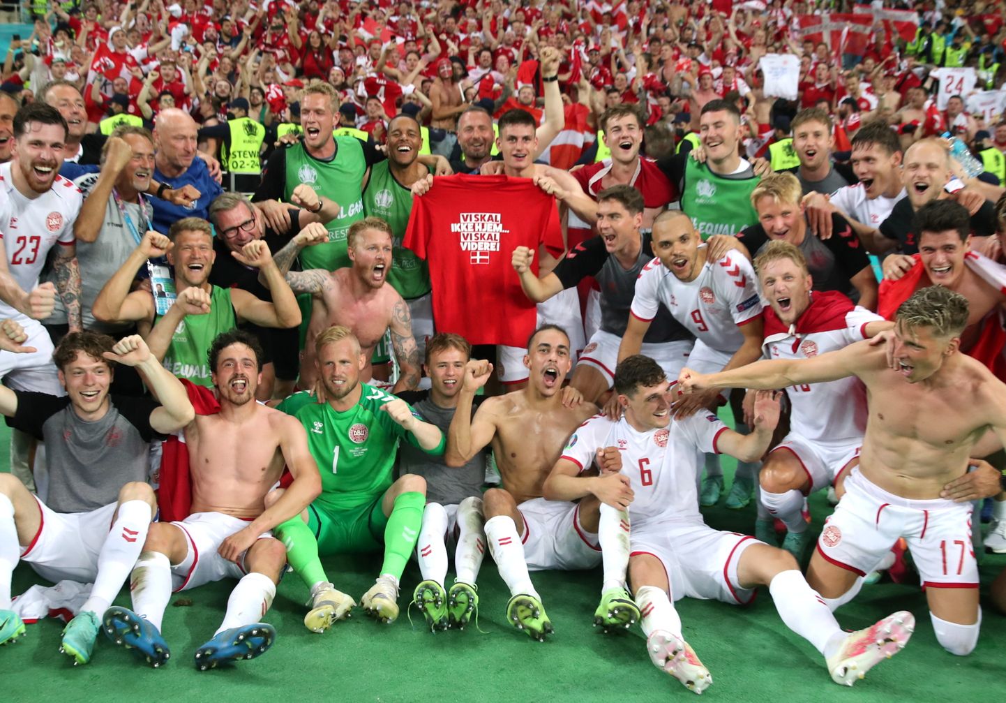 Taani võidukas koondis pärast EMi veerandfinaalmängu Tšehhiga Aserbaidžaanis Bakuus 3. juulil. Taani võitis Tšehhit 2:1