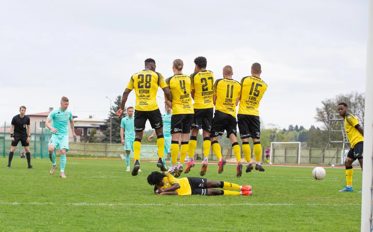 Premium-liiga 13. vooru mängus kaotas Viljandi Tuleviku esindusmeeskond 1:2 FC Kuressaarele.