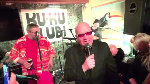 ELU25 ⟩ VAATA VIDEOT! Singer Vinger ja Juku-Kalle Raid pühendasid Kuku klubile sünnipäevalaulu