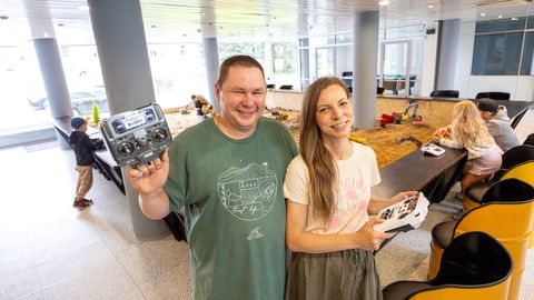 GALERII ⟩ Eesti esimene kaugjuhitavate ehitusmasinate elamuskeskus alustas tööd