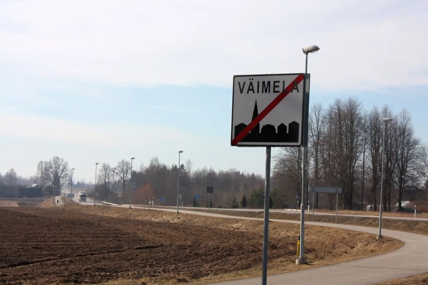 Väimela aleviku ümber on põllud.