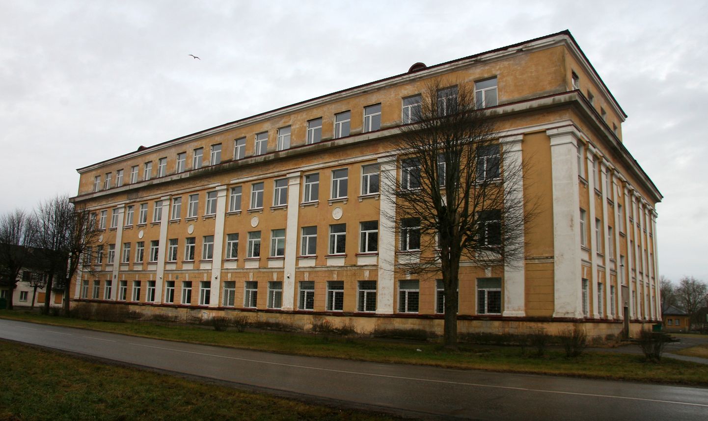 Здание бывшей начальной школы в Ахтме, двери которой закрылись пять лет назад, возможно, скоро станет съемочной площадкой.