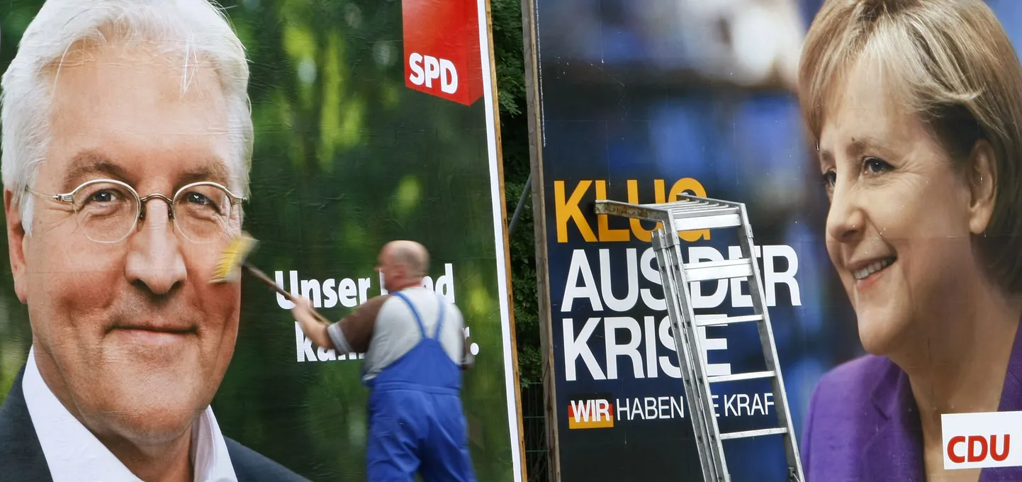 Предвыборный плакат Ангелы Меркель рядом с предвыборным плакатом Вальтера Штайнмайера.