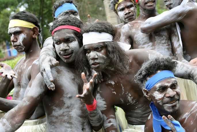 Племена на грани смерти: фотограф показал невероятные обряды дикарей