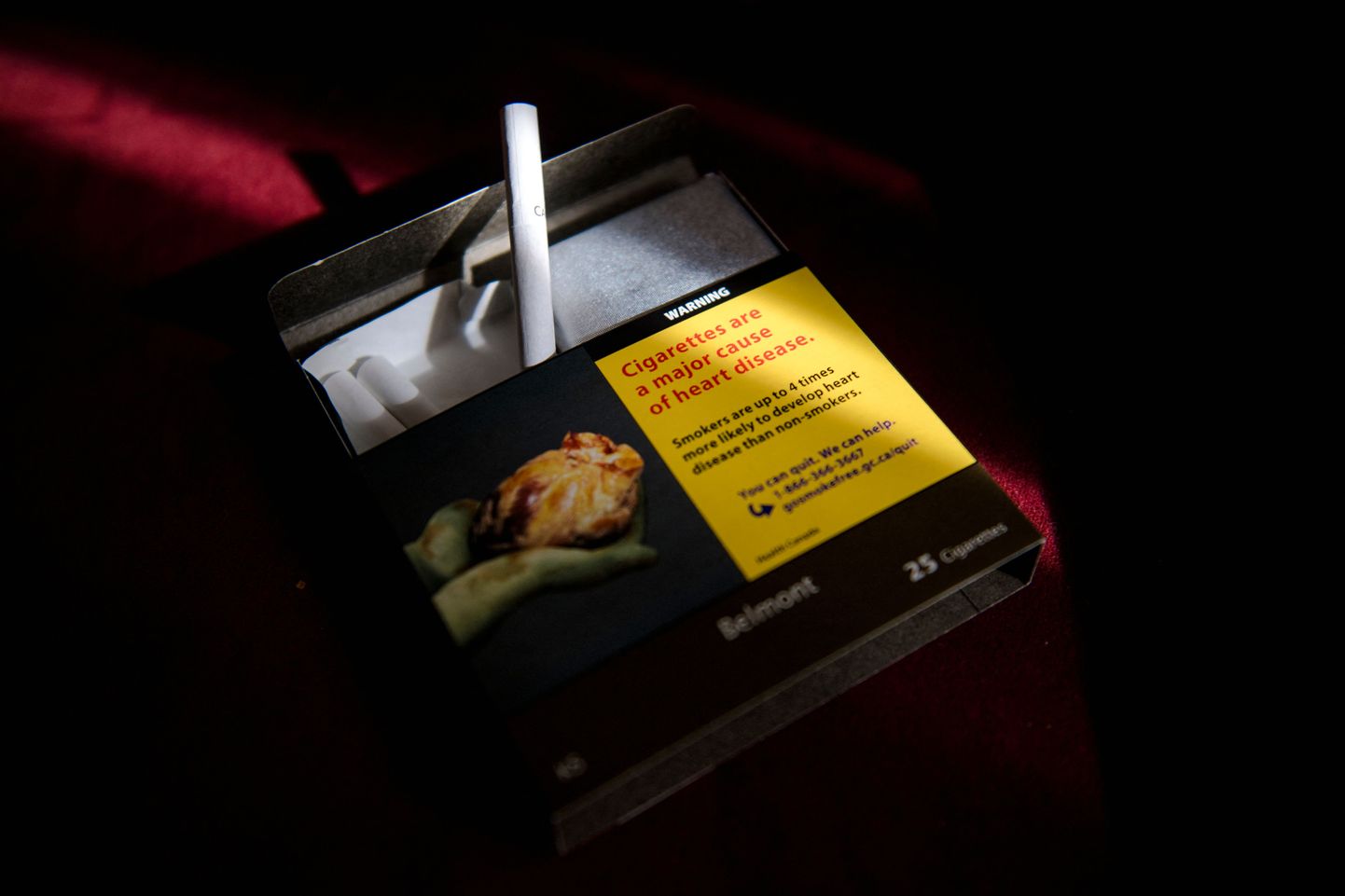 Hoiatus Kanada sigaretipakil. Alates järgmisest aastast peavad olema tervisehoiatused ka igal üksikul sigaretil