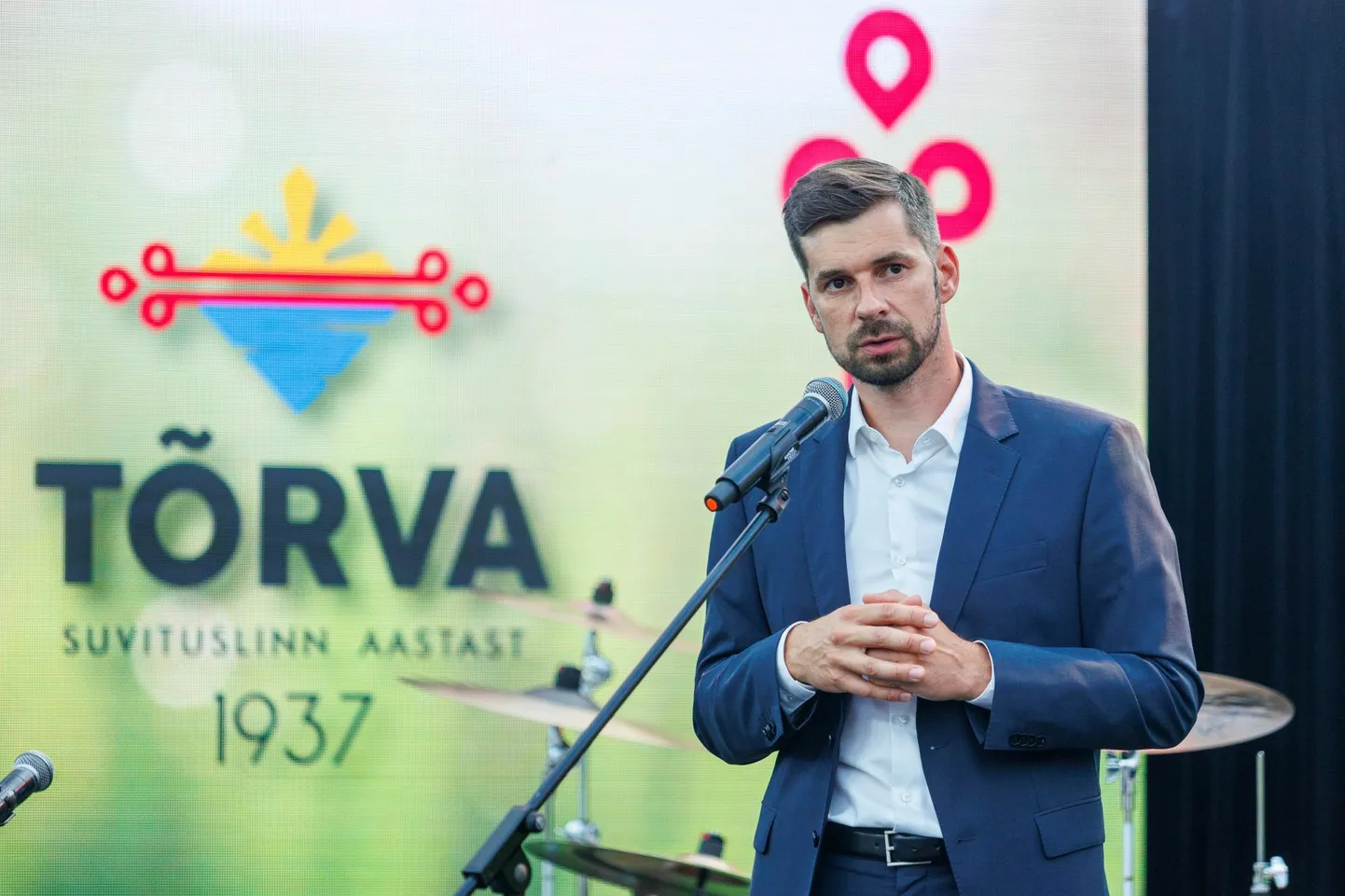 Tõrva vallavolikogu esimehe Maido Ruusmanni sõnul on volikogu liikmete arvu kärpimine pigem soov vastata ajastu vaimule. Rahalist kokkuhoidu annab see vähe.