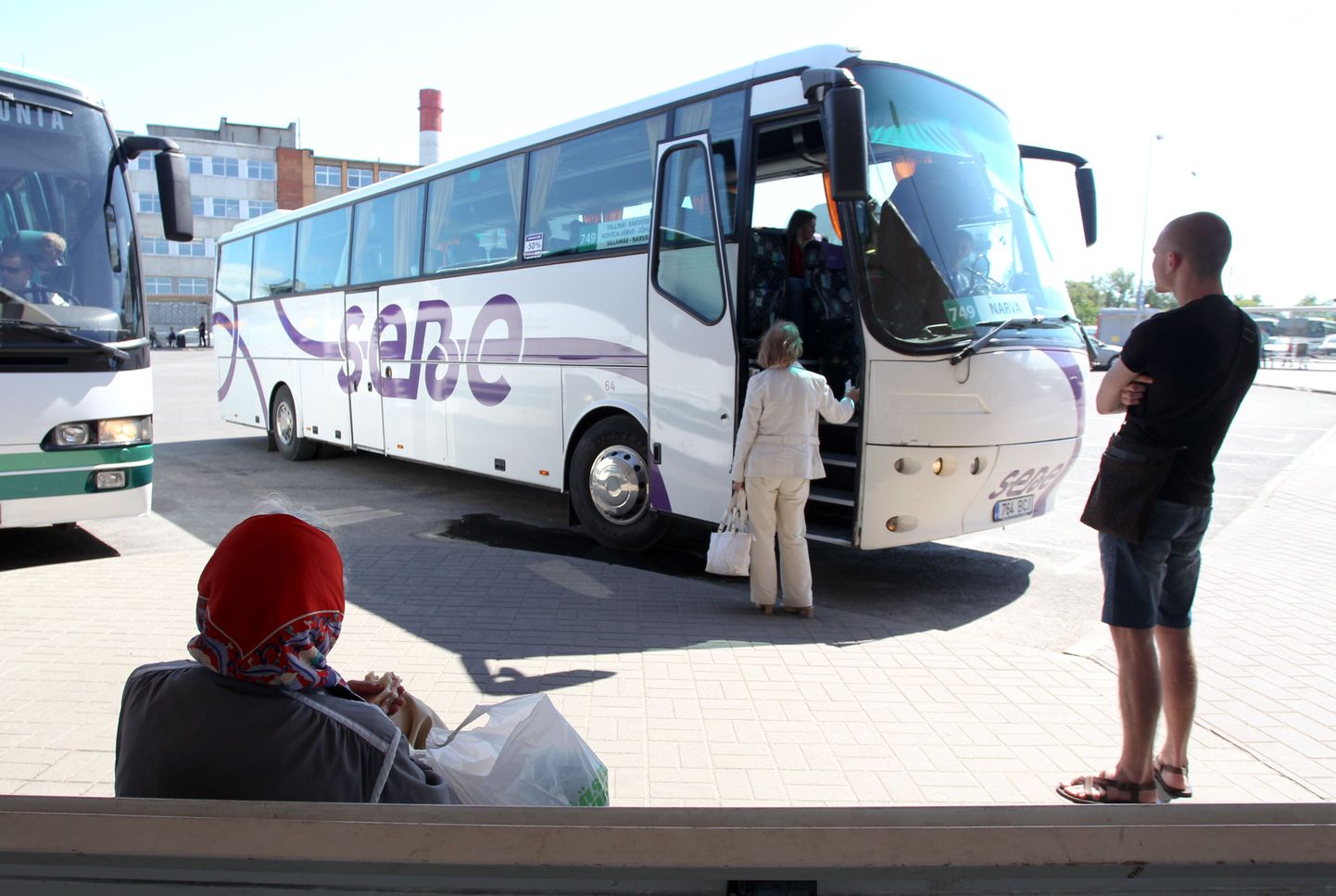 Reisijad ei saa bussi astudes kindlad olla, kas juht on ohutuse tagamiseks ka piisavalt puhanud – bussijuhtide hinnangul tuleb neil tihti lubatust rohkem sõita.