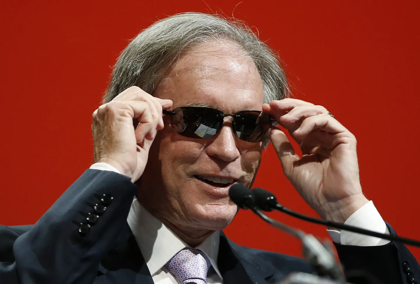 Investeerimisguru Bill Gross soovitab praegu hoida eemale nii aktsiatest, toorainetest kui ka pikaajalistest võlakirjadest, pannes selle asemel raha USA valitsuse lühiajalistesse üheaastastesse võlakirjadesse