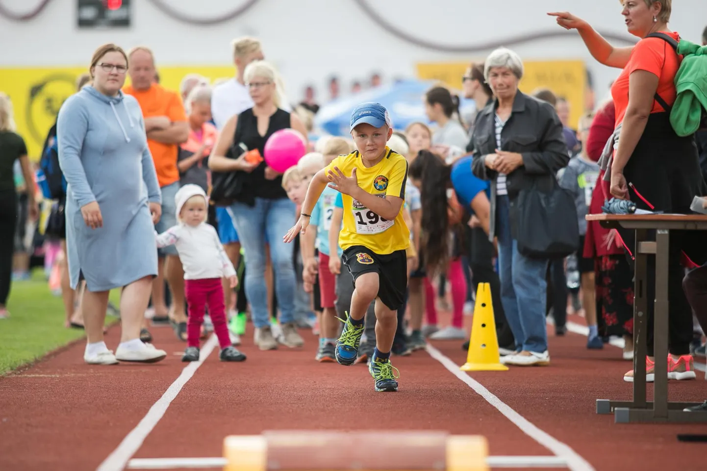 Eesti Kultuurkapitali Lääne-Viru eskperdigrupp on toetanud väga erinevaid kultuuri- ja spordiprojekte. Teiste hulgas on pandud alati õlg alla osavõtjaterohkele väikelaste kergejõustikupäevale Rakveres.