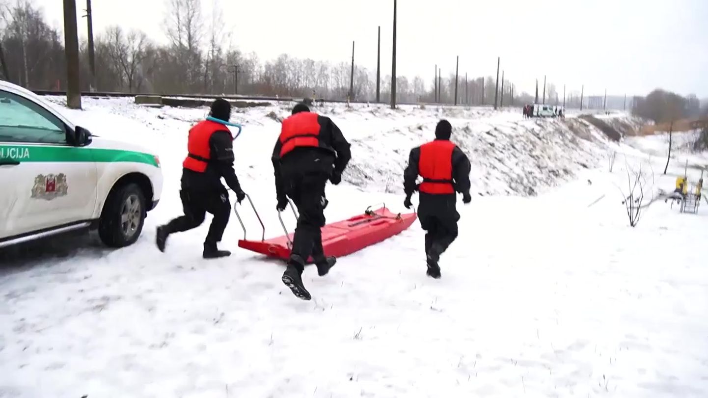 Муниципальная полиция провела обучение сотрудников по укреплению навыков спасения зимой