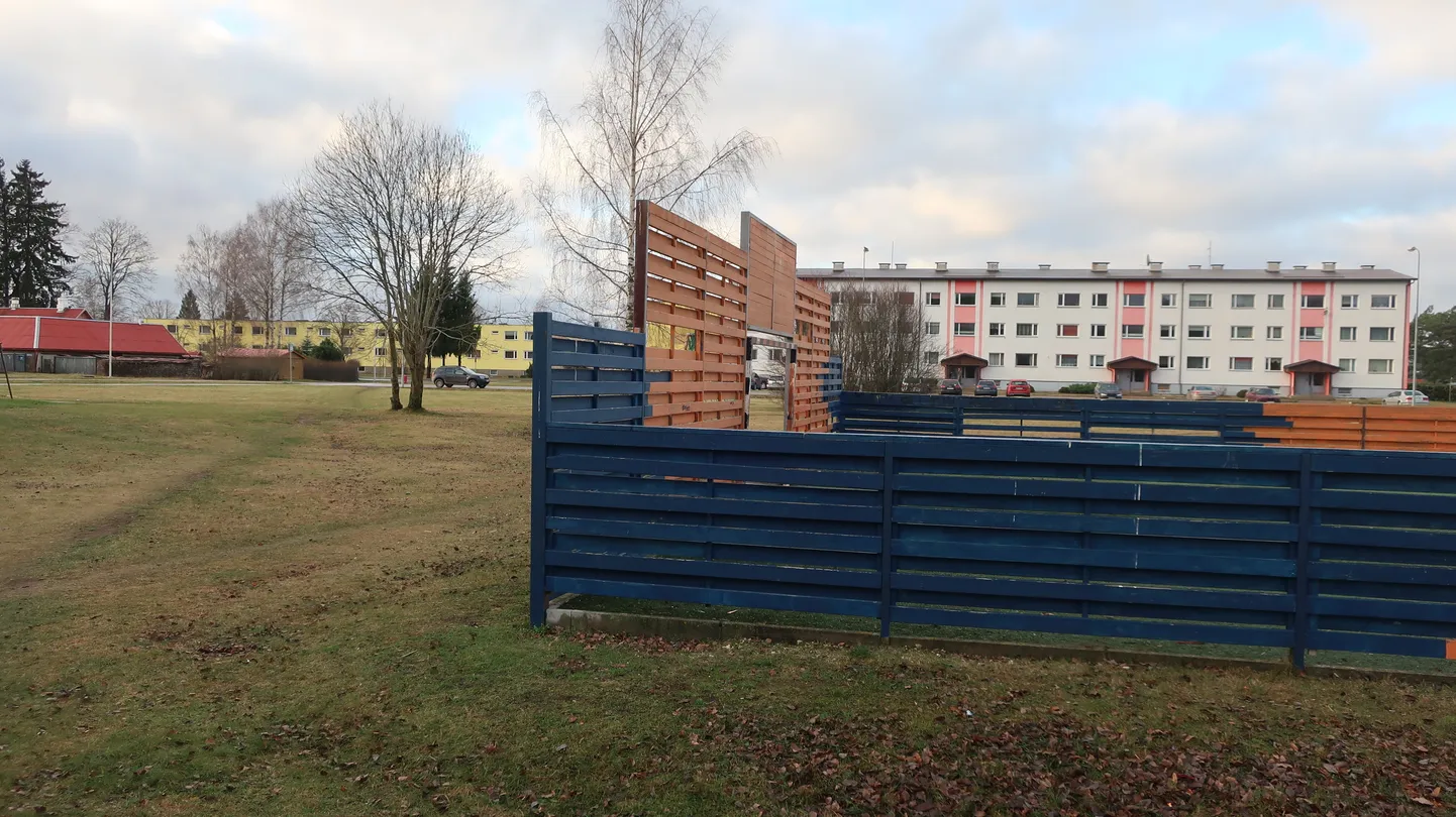 Elamu erivajadustega inimestele on plaanis rajada elumajade ning laste spordiväljakute vahetusse lähedusse.
