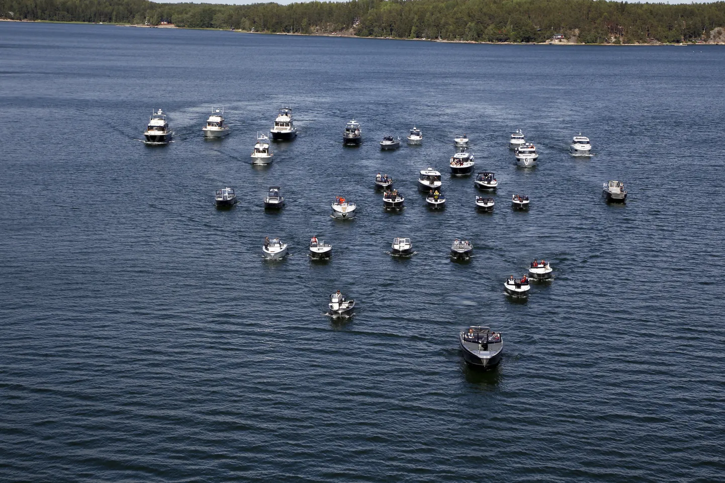 Soome paaditootjate liidu Finnboat veesõidukite eskaadrisõit
