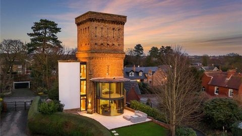 В Англии продается превращенная в жилой дом водонапорная башня