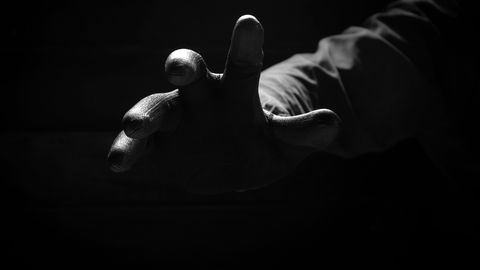 Moški, obtožen umora, bo sojen tudi zaradi groženj sodnici