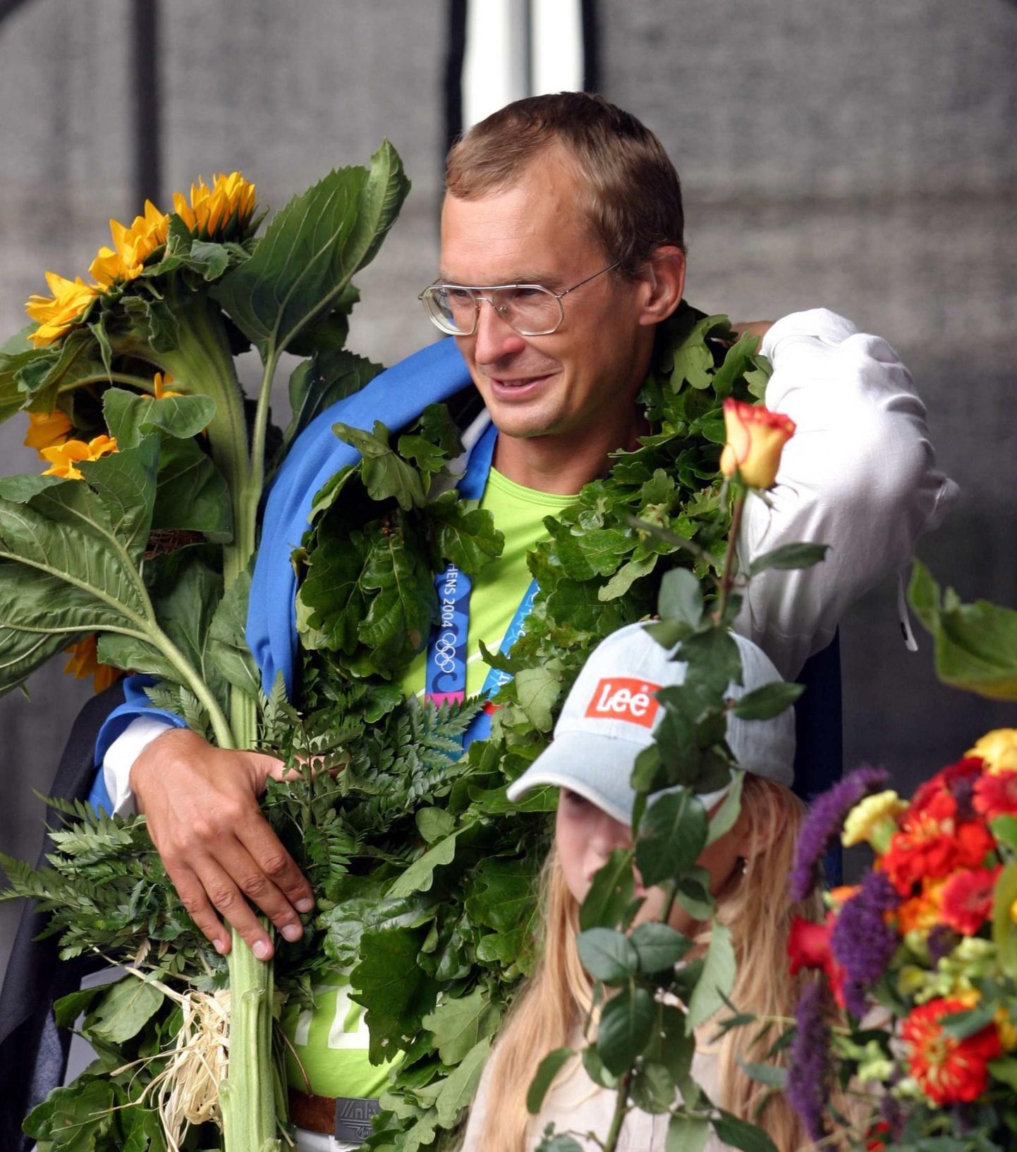 Jüri Jaanson osales kuutel olümpiamängudel ja võitis neil kaks medalit. Pildil medalimeeste vastuvõtt 2004. aastal Raekoja platsil.