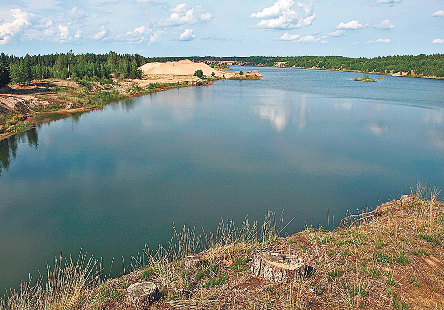 Pannjärve liivakarjäär: 50 aastat tagasi rajatud 390 hektari suurusest rikkalike varudega liivamaardlast ammutatakse kõrgekvaliteedilist kvartsliiva. Suur osa endisest karjäärist on täitunud veega. Mõned kaardid nimetavad seda veekogu ekslikult Pannjärveks.
