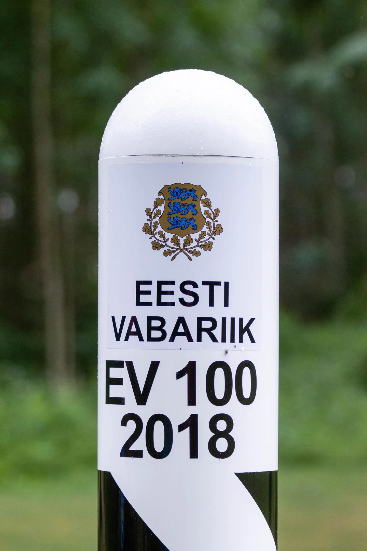 Eesti riigipiiri tähistav post.